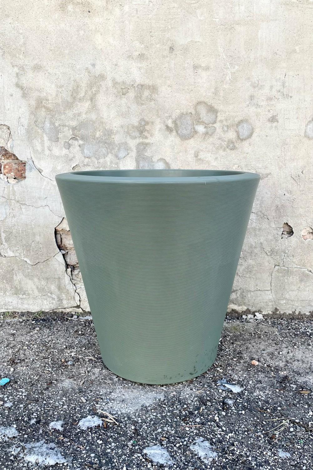 Planters |   Madison Olive Planter 26″ Garden Planters