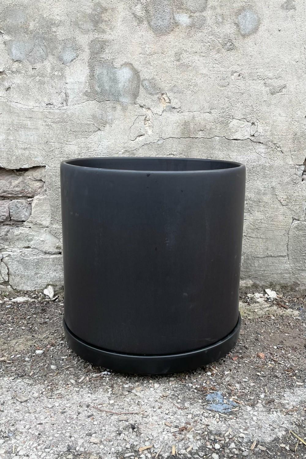 Planters |   Solid Cylinder & Saucer Black 15″ Garden Planters